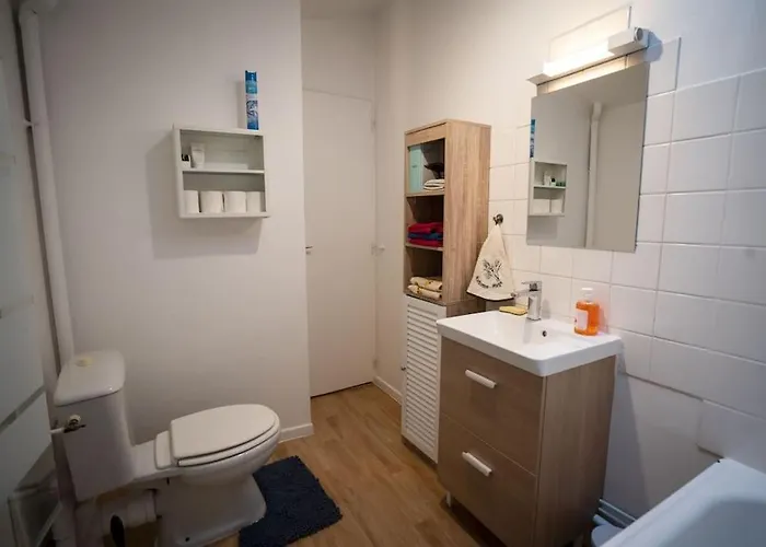 Cosy And Calm In The Center Of Apartment